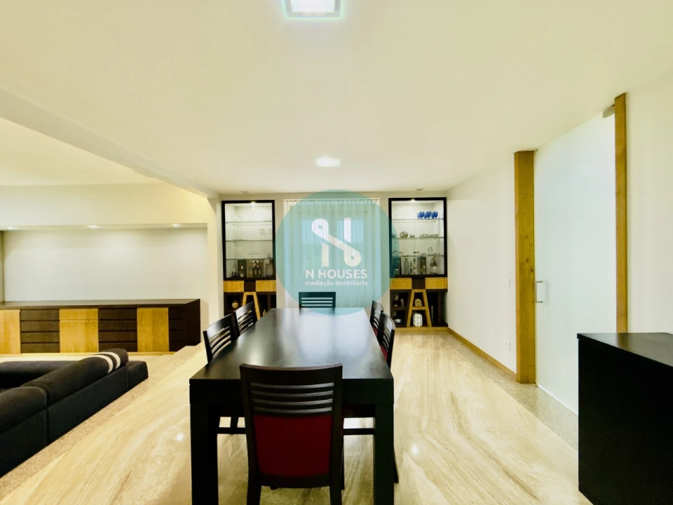 Moradia T5 para Venda em Santa Lucrécia de Algeriz e Navarra Foto 7