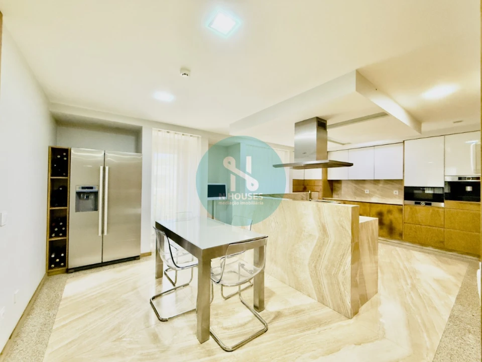 Moradia T5 para Venda em Santa Lucrécia de Algeriz e Navarra Foto 17