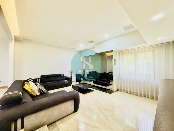 Moradia T5 para Venda em Santa Lucrécia de Algeriz e Navarra Foto 8