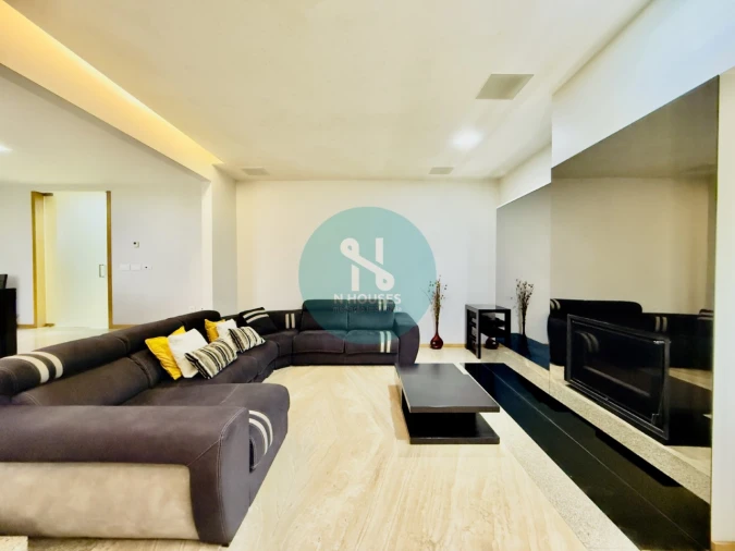 Moradia T5 para Venda em Santa Lucrécia de Algeriz e Navarra Foto 10