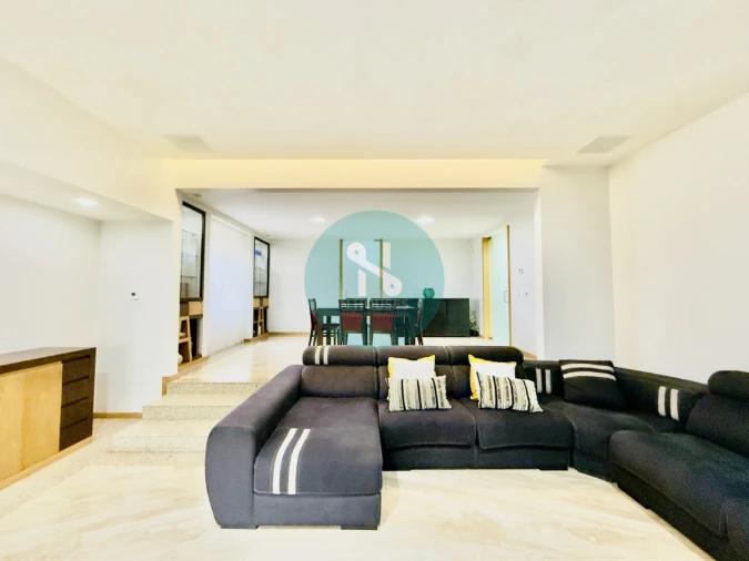 Moradia T5 para Venda em Santa Lucrécia de Algeriz e Navarra Foto 12