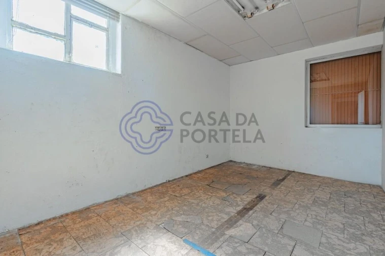 Armazém para Venda em Nogueira e Silva Escura Foto 27
