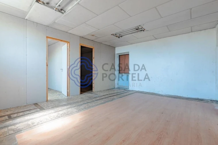 Armazém para Venda em Nogueira e Silva Escura Foto 26