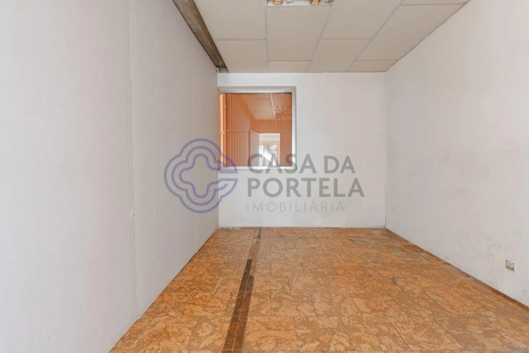 Armazém para Venda em Nogueira e Silva Escura Foto 28