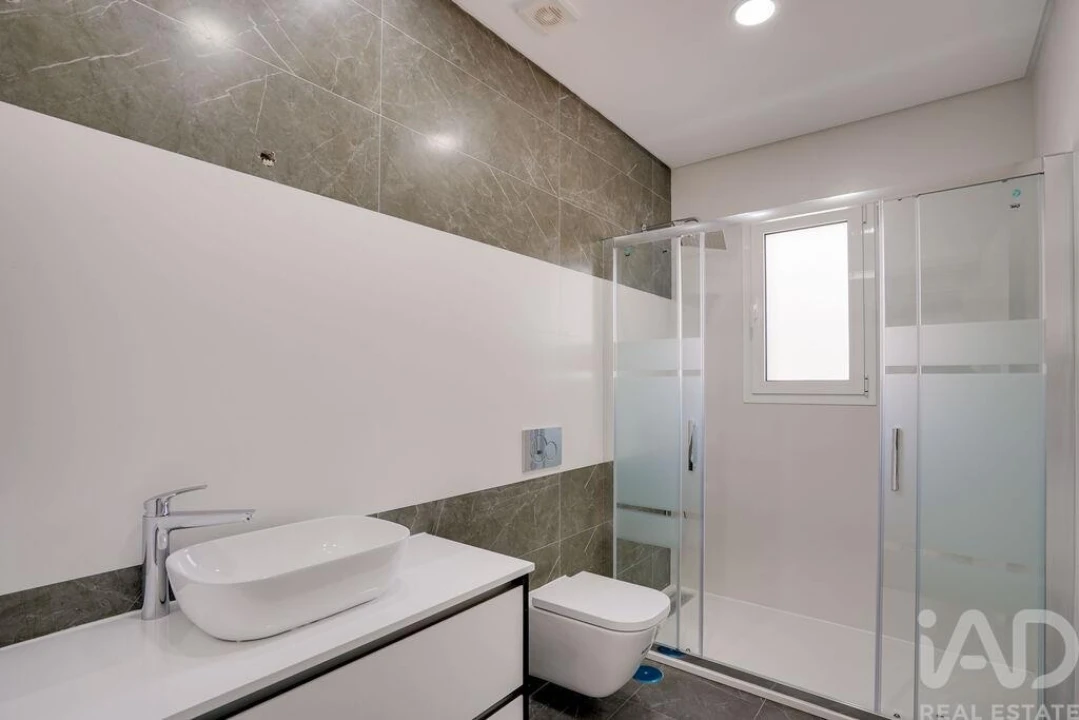 Moradia T5 para Venda em Pontinha e Famões Foto 16