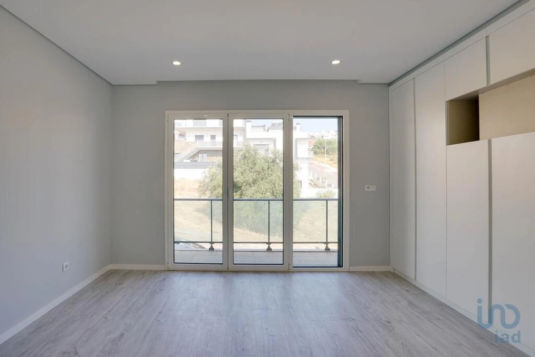 Moradia T5 para Venda em Pontinha e Famões Foto 14