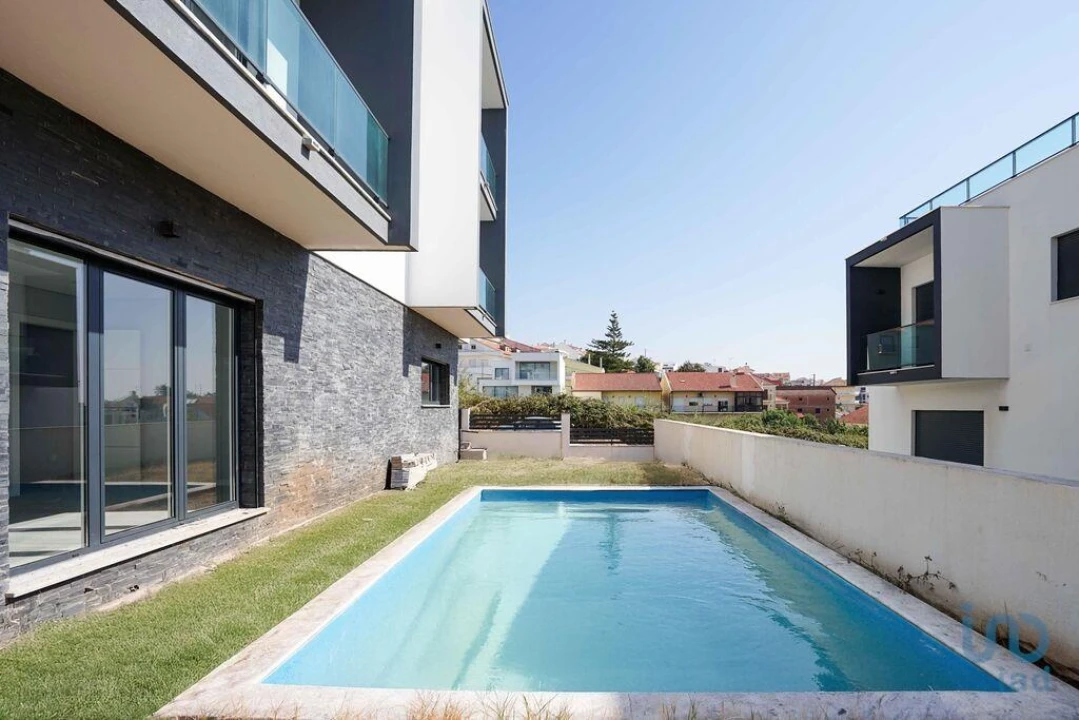 Moradia T5 para Venda em Pontinha e Famões Foto 1