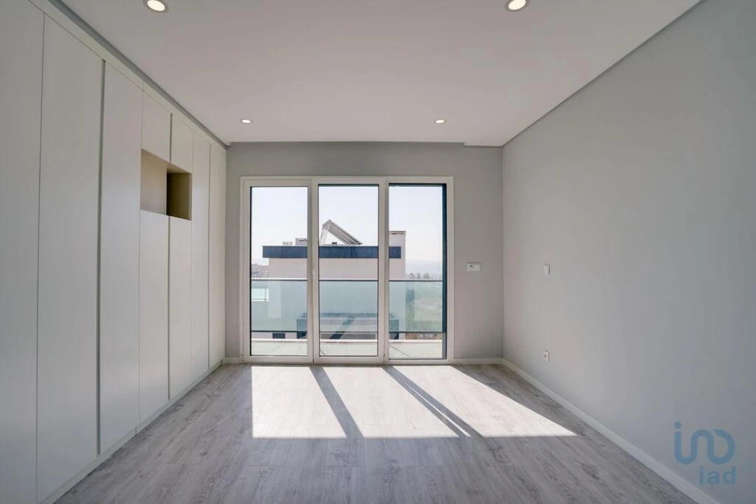 Moradia T5 para Venda em Pontinha e Famões Foto 6