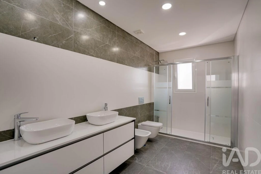 Moradia T5 para Venda em Pontinha e Famões Foto 20