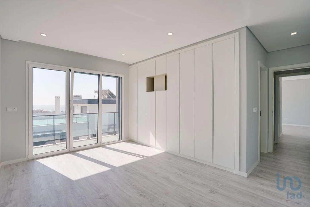 Moradia T5 para Venda em Pontinha e Famões Foto 9