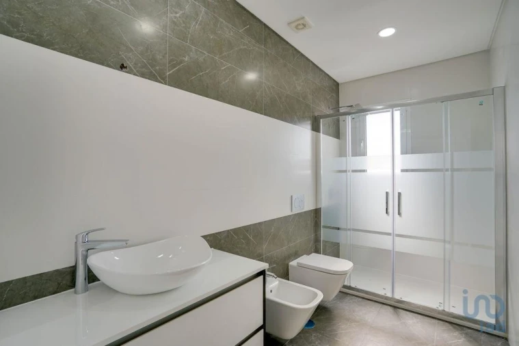 Moradia T5 para Venda em Pontinha e Famões Foto 4