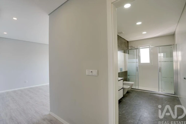 Moradia T5 para Venda em Pontinha e Famões Foto 17