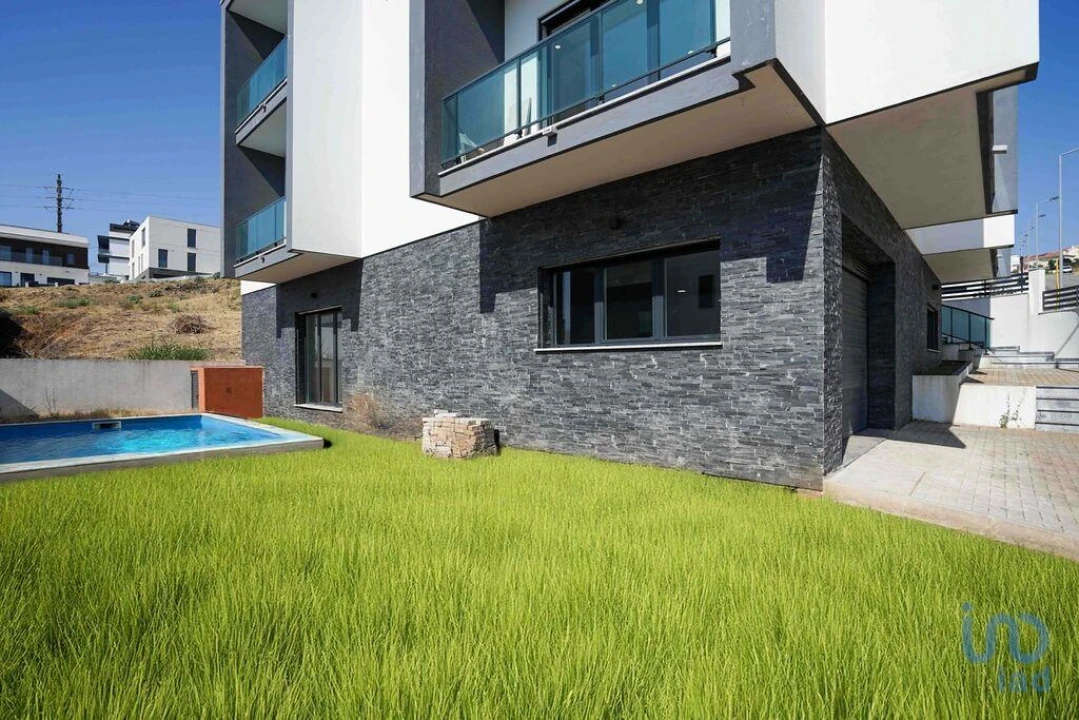 Moradia T5 para Venda em Pontinha e Famões Foto 2