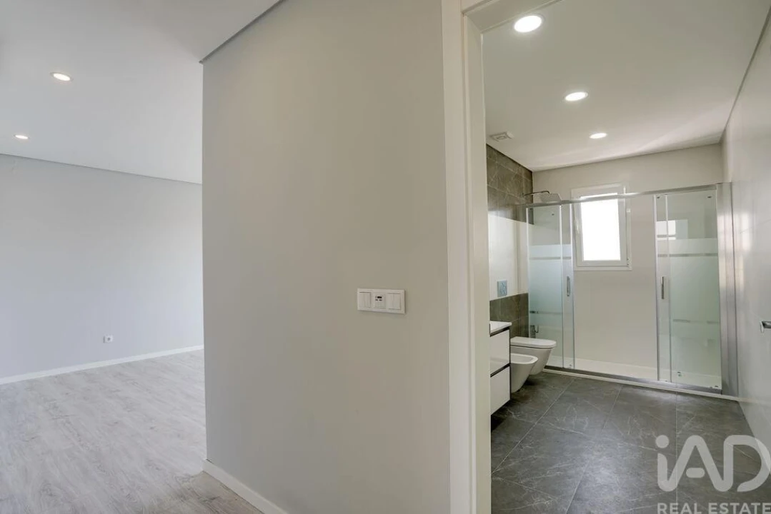 Moradia T5 para Venda em Pontinha e Famões Foto 17