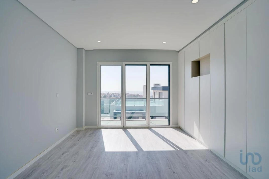 Moradia T5 para Venda em Pontinha e Famões Foto 8