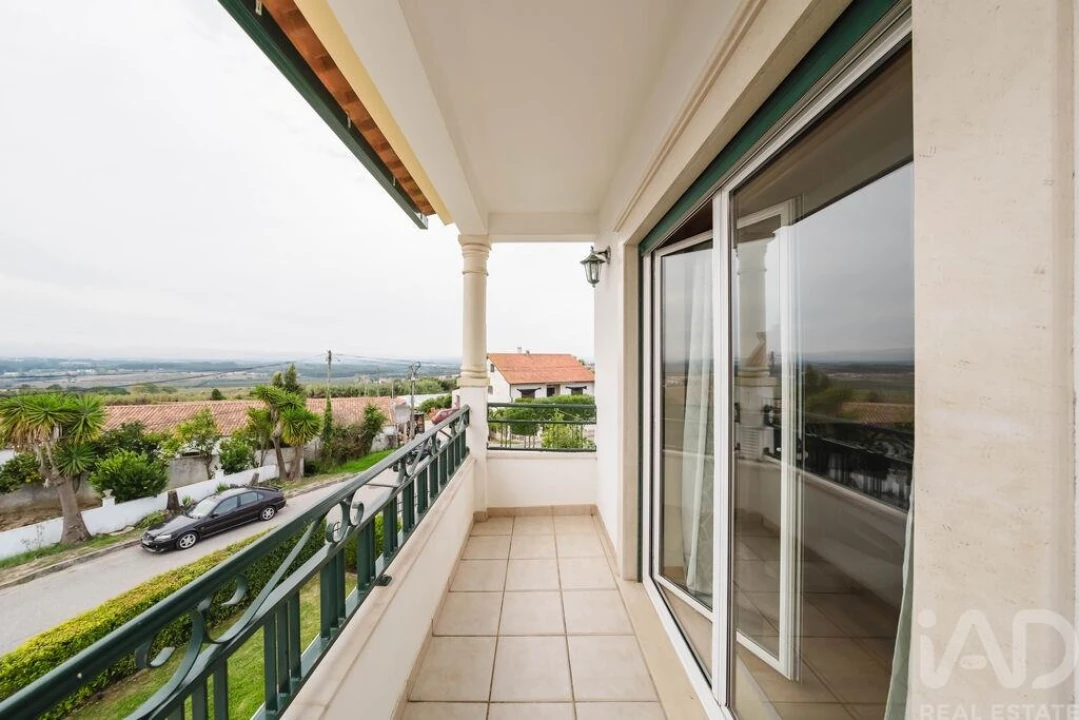 Moradia T4 para Venda em Santa Maria, São Pedro e Sobral da Lagoa Foto 18