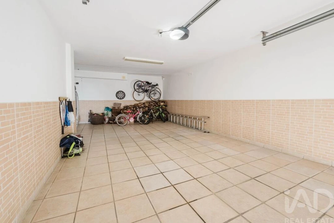 Moradia T4 para Venda em Santa Maria, São Pedro e Sobral da Lagoa Foto 26