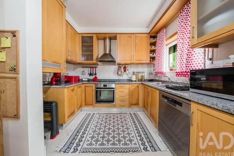 Moradia T4 para Venda em Santa Maria, São Pedro e Sobral da Lagoa Foto 3