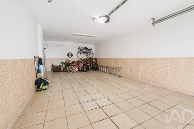 Moradia T4 para Venda em Santa Maria, São Pedro e Sobral da Lagoa Foto 26