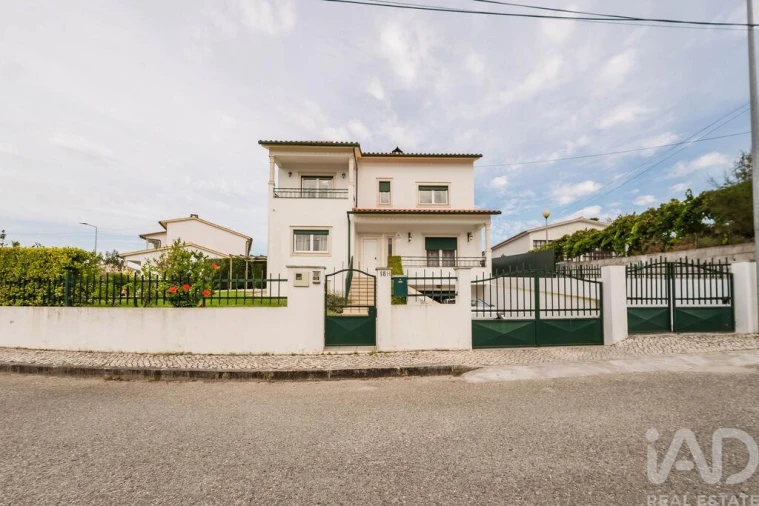 Moradia T4 para Venda em Santa Maria, São Pedro e Sobral da Lagoa Foto 26