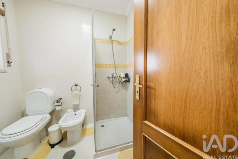 Moradia T4 para Venda em Santa Maria, São Pedro e Sobral da Lagoa Foto 13