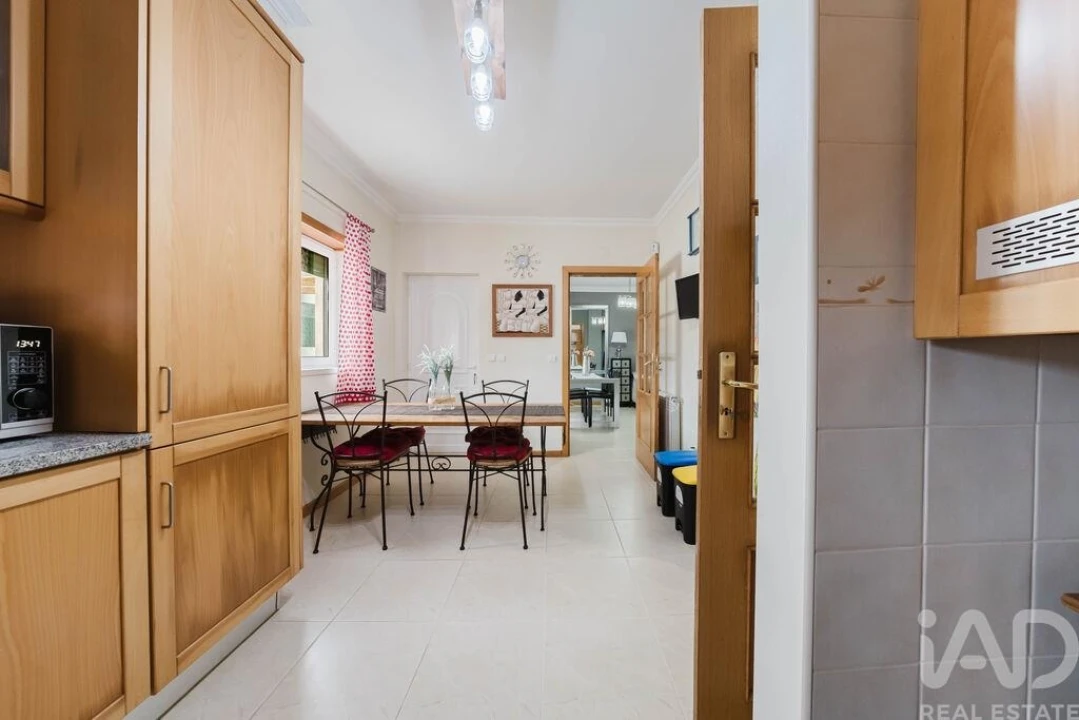 Moradia T4 para Venda em Santa Maria, São Pedro e Sobral da Lagoa Foto 4