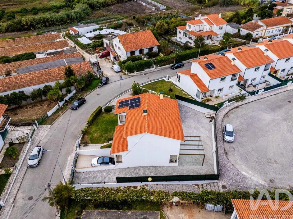 Moradia T4 para Venda em Santa Maria, São Pedro e Sobral da Lagoa Foto 28