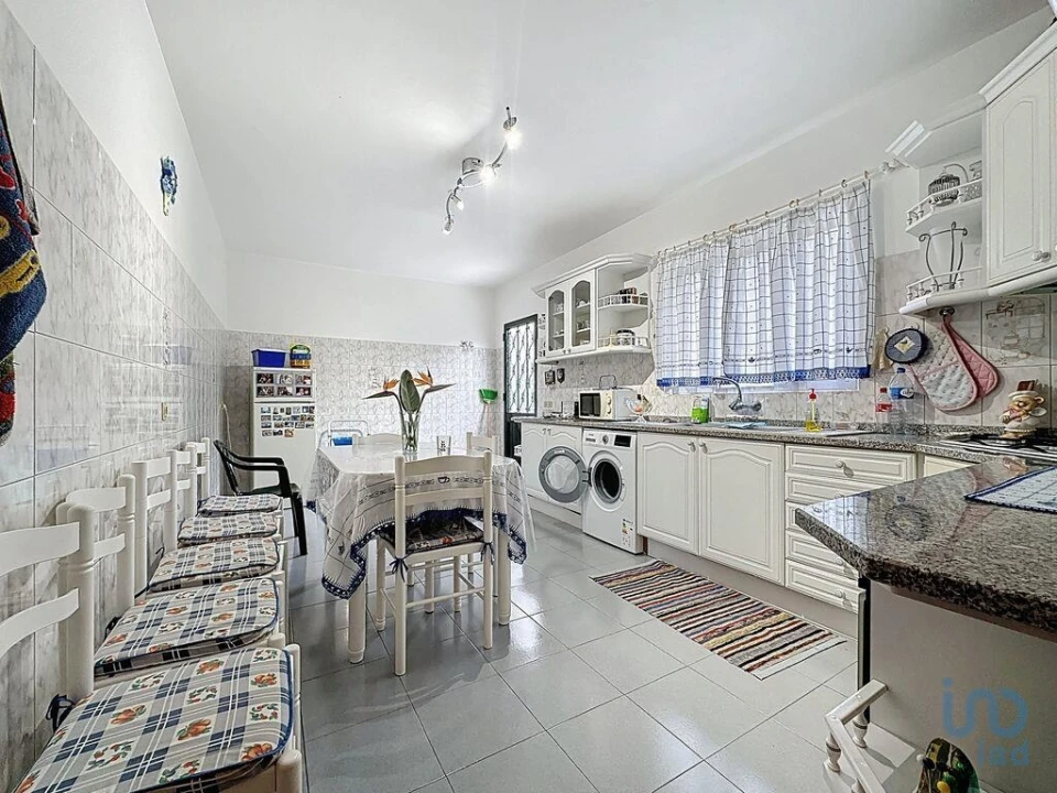 Moradia T2 para Venda em Santa Cruz Foto 6