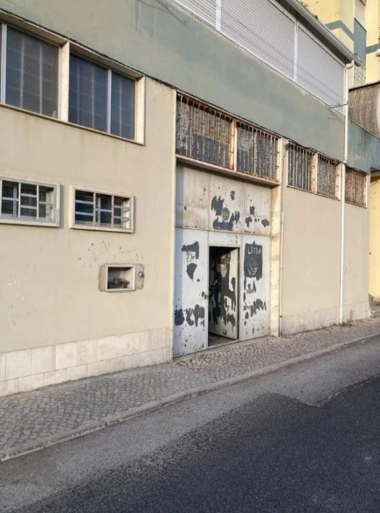 Armazém para Venda em Ramada e Caneças Foto 8