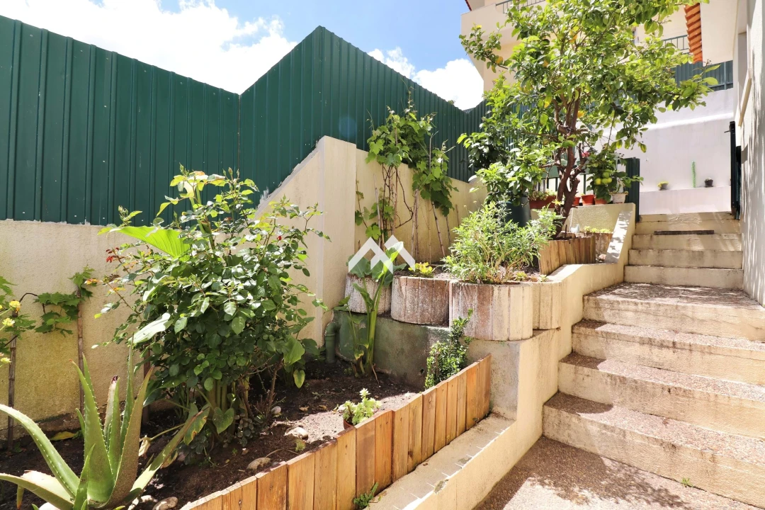 Moradia T3 para Venda em Porto Salvo Foto 31