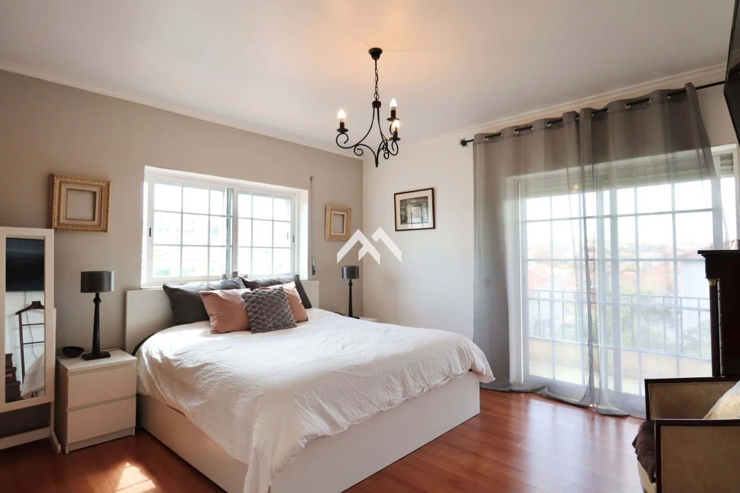 Moradia T3 para Venda em Porto Salvo Foto 1