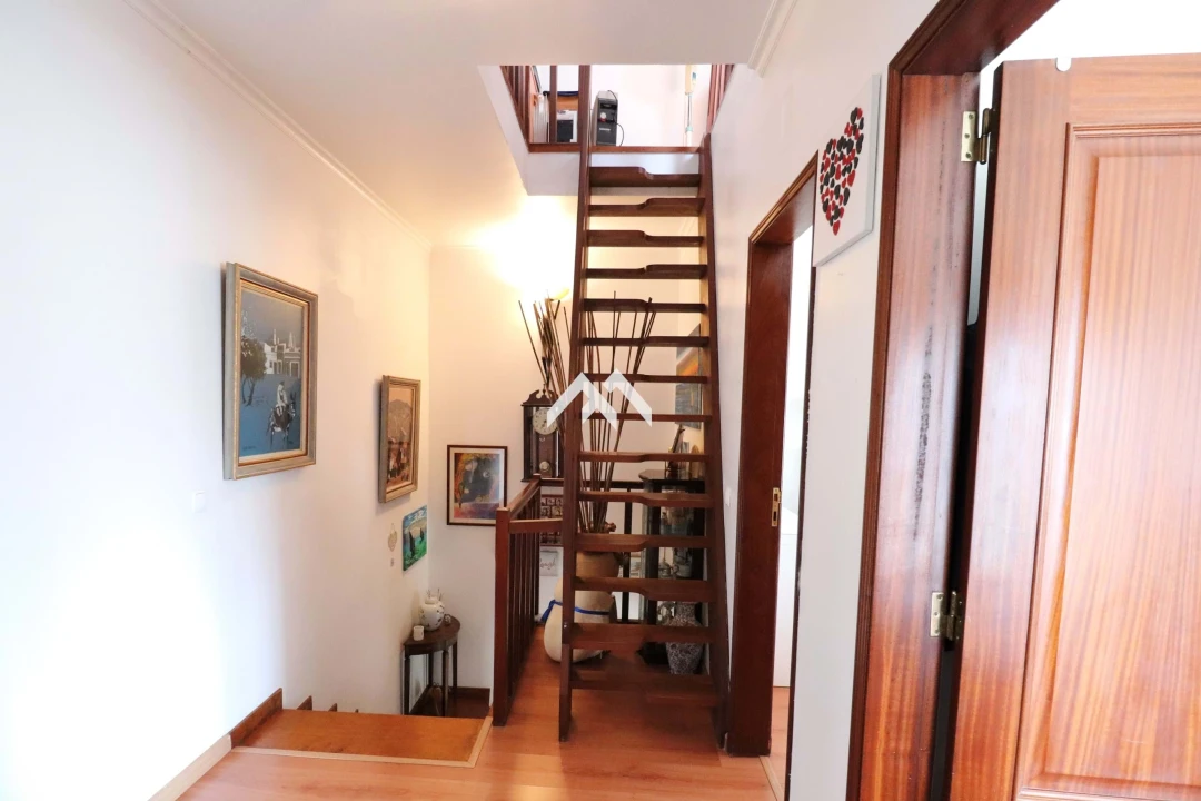 Moradia T3 para Venda em Porto Salvo Foto 23