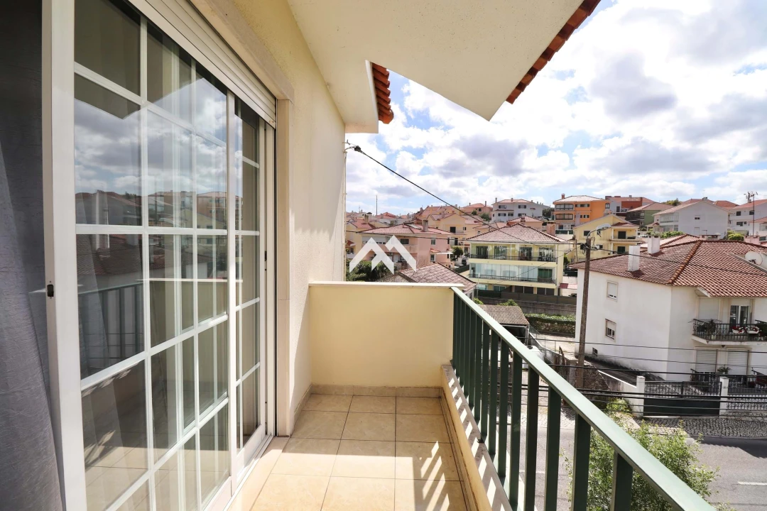 Moradia T3 para Venda em Porto Salvo Foto 4