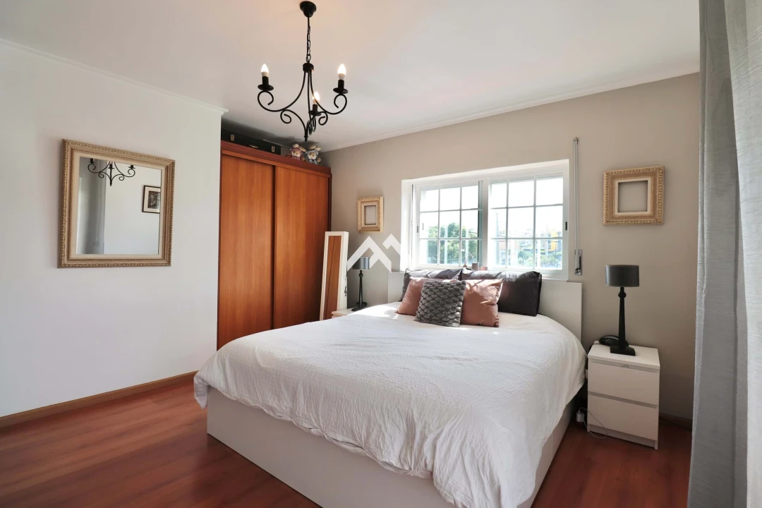 Moradia T3 para Venda em Porto Salvo Foto 2