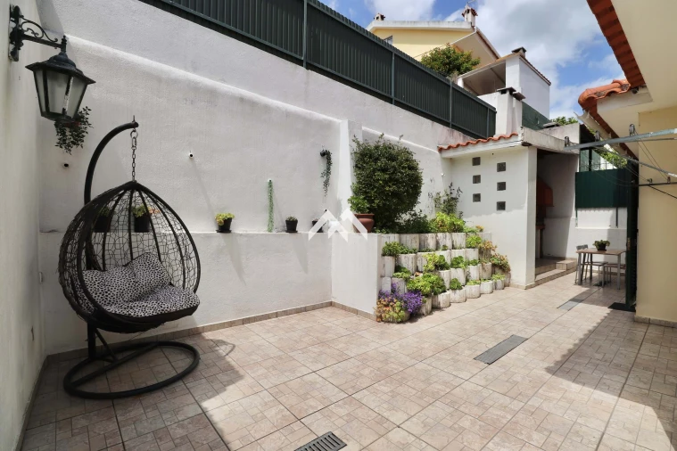 Moradia T3 para Venda em Porto Salvo Foto 29