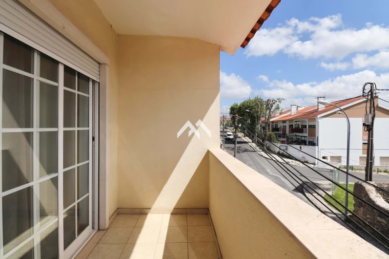 Moradia T3 para Venda em Porto Salvo Foto 8