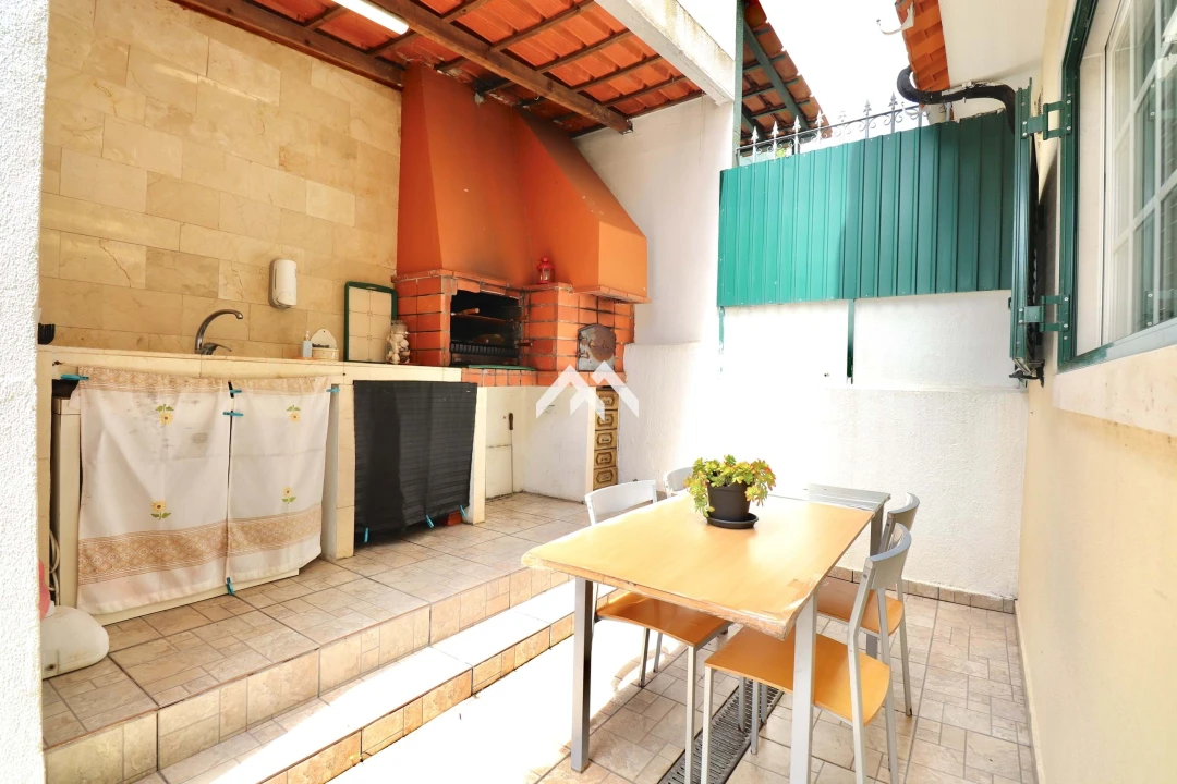 Moradia T3 para Venda em Porto Salvo Foto 30