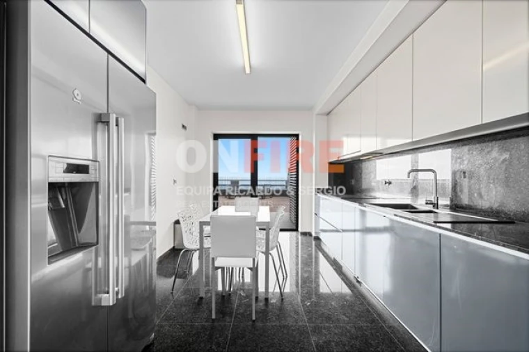 Apartamento T4 para Venda em São Martinho Foto 8