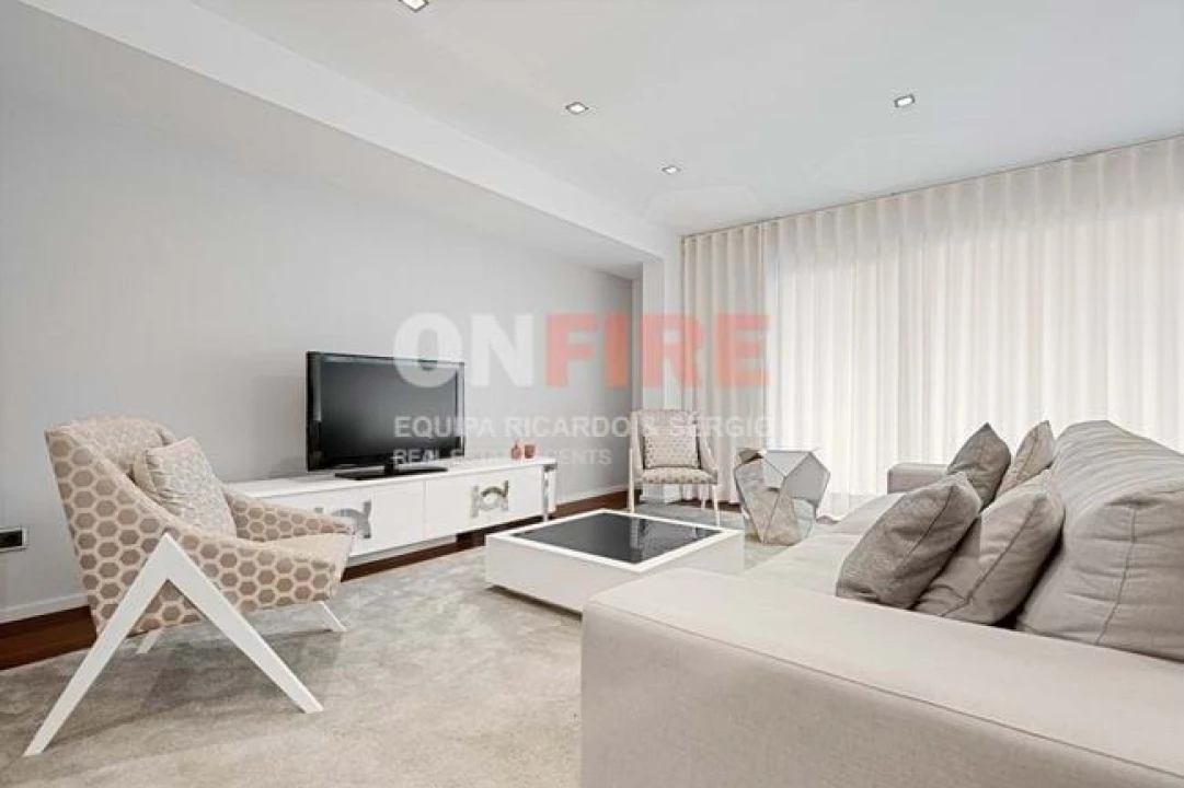 Apartamento T4 para Venda em São Martinho Foto 2