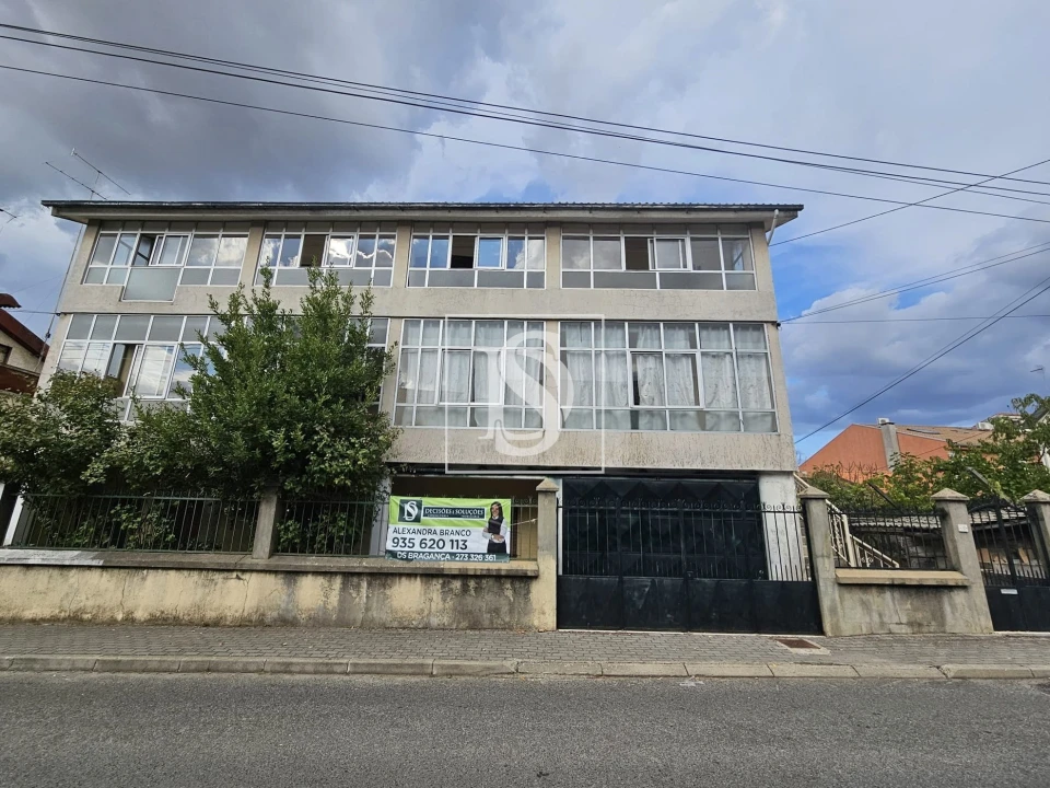 Moradia T10 para Venda em Sé, Santa Maria e Meixedo Foto 1