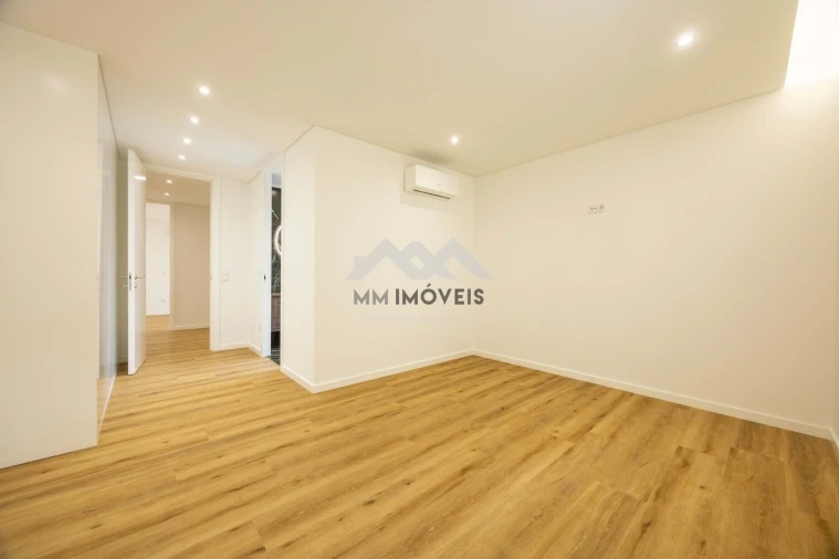 Moradia T4 para Venda em Aguas Santas Foto 32