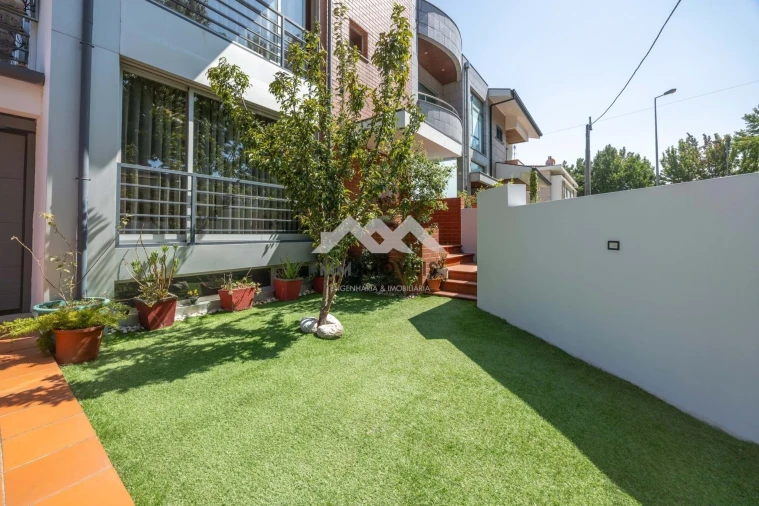 Moradia T3 para Venda em Cidade da Maia Foto 8