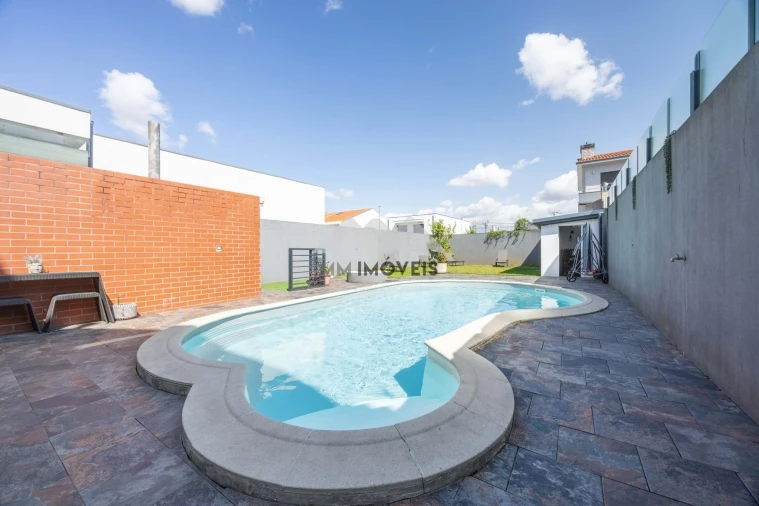 Moradia T3 para Venda em Cidade da Maia Foto 47