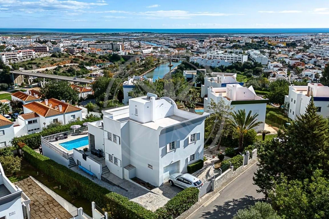 Moradia T4 para Venda em Tavira (Santa Maria e Santiago) Foto 1