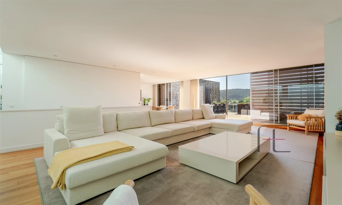 Moradia T4 para Venda em Água Longa Foto 12