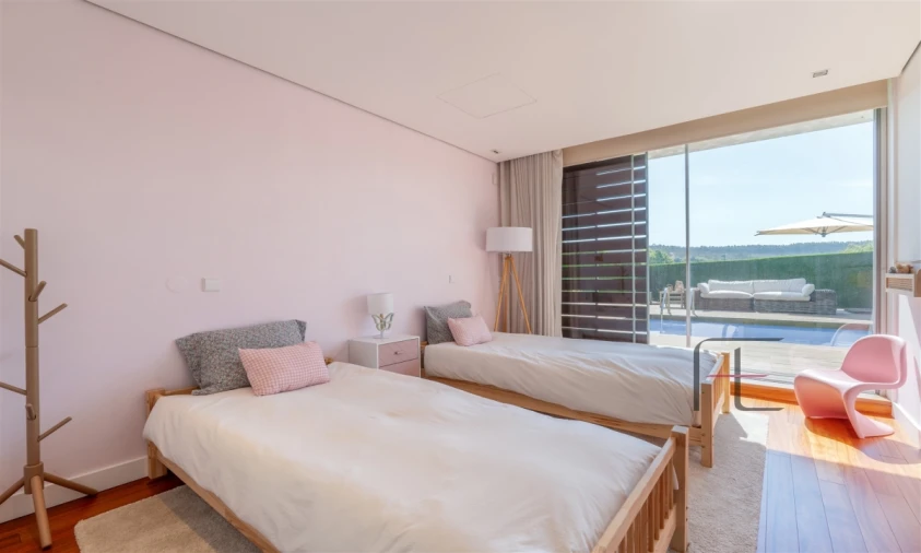 Moradia T4 para Venda em Água Longa Foto 31