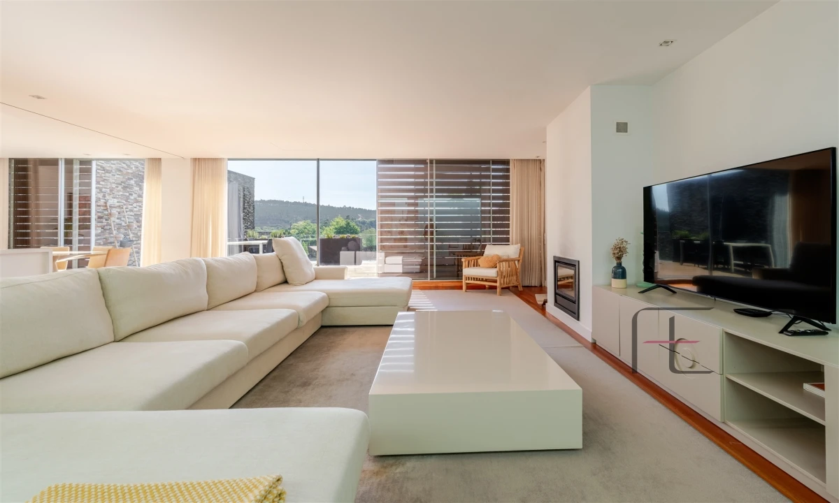 Moradia T4 para Venda em Água Longa Foto 10