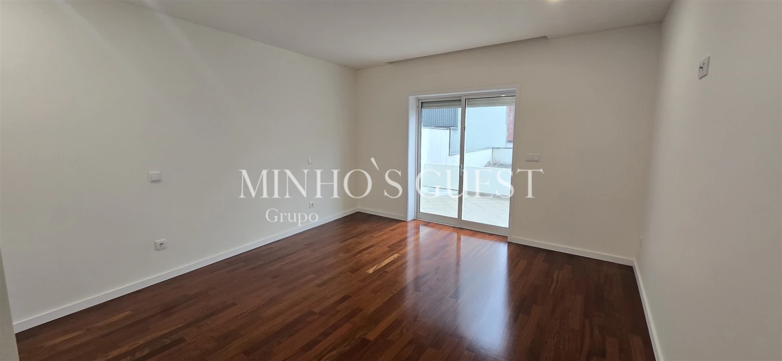 Apartamento T2 para Arrendamento em Braga (São José de São Lázaro e São João do Souto) Foto 12