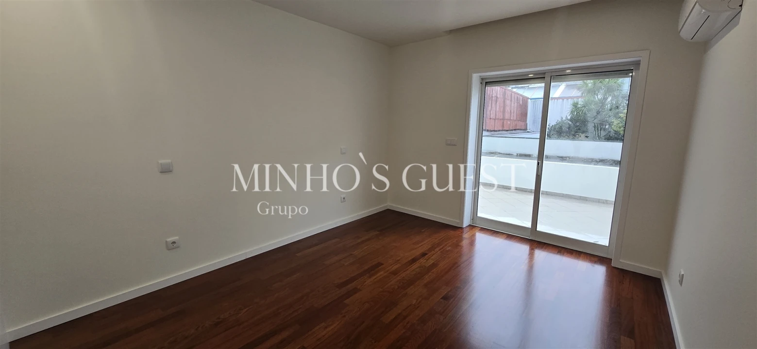 Apartamento T2 para Arrendamento em Braga (São José de São Lázaro e São João do Souto) Foto 10