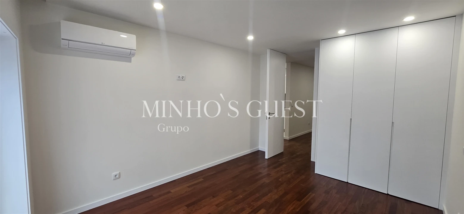 Apartamento T2 para Arrendamento em Braga (São José de São Lázaro e São João do Souto) Foto 11